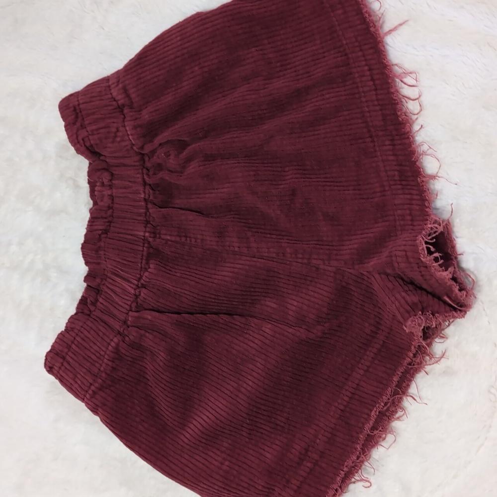 Corduroy Shorts in Burgundy/Lg
